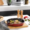 Schafer Guss Chef Tave Me Dy Doreza 28 cm-E kuqe